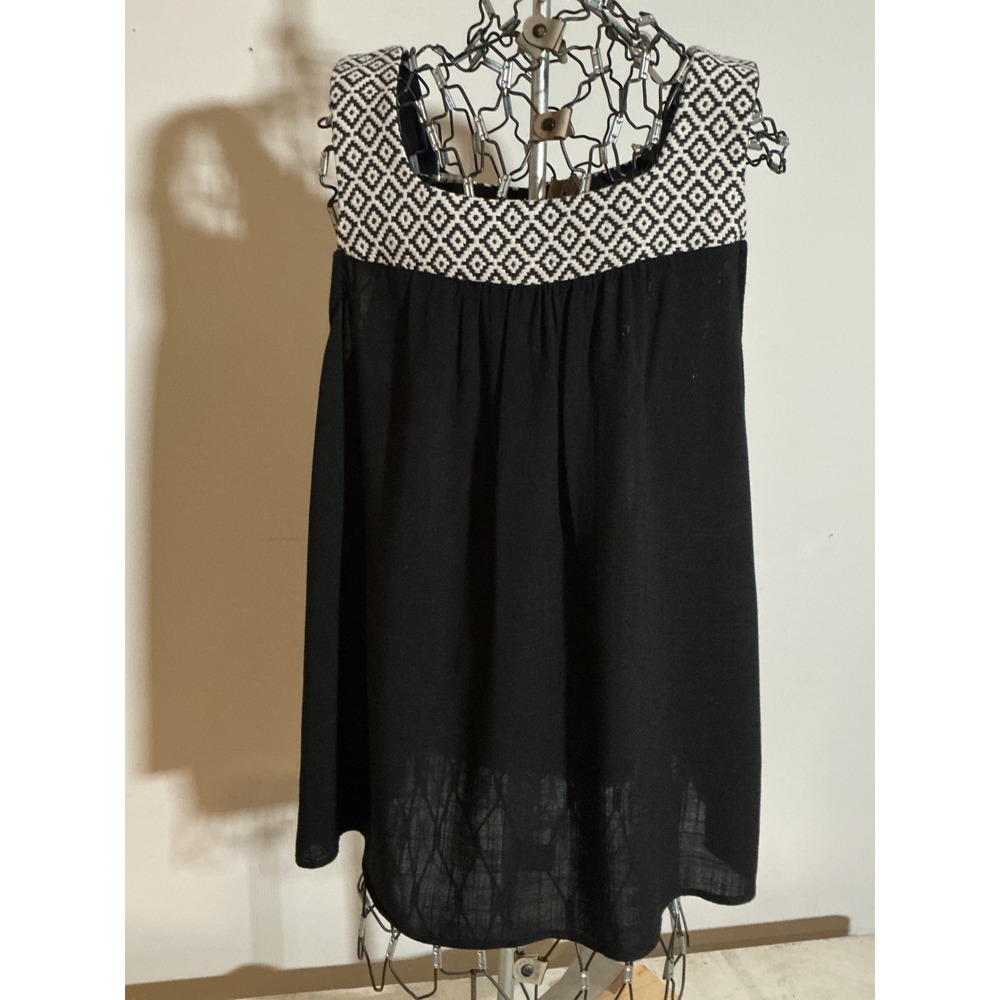 Doe & Rae Black Embroidered Geometric Yoke Tank Top Blouse Large 13132T